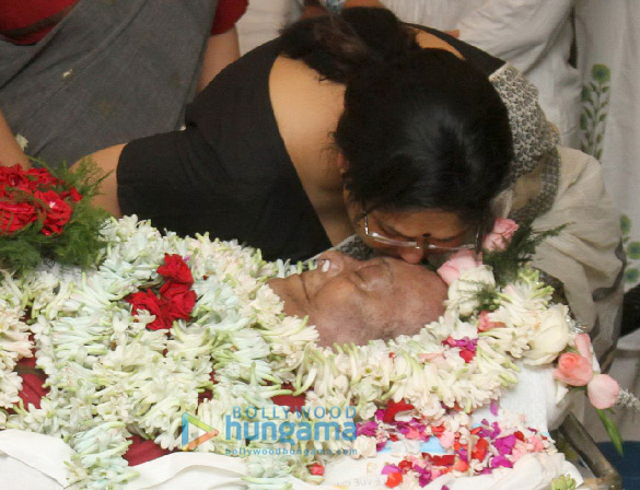 pictures soumitra chatterjees funeral in kolkata 4