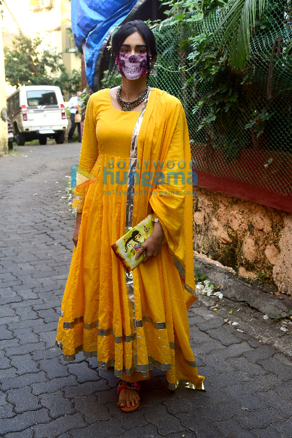 photos adah sharma spotted in bandra 3