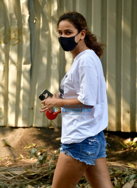 photos aisha sharma snapped with her pet in bandra 1