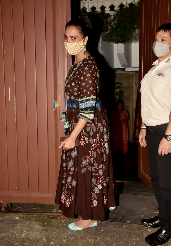 photos akshay kumar huma qureshi bhumi pednekar others snapped at lara duttas house party in bandra 3