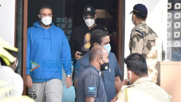 Photos: Akshay Kumar, Jackky Bhagnani and Shabina Khan snapped at the Kalina airport