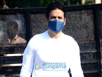 Photos: Akshay Kumar, Kiara Advani, Tusshar Kapoor and Shabina Khan snapped at the Kalina Airport