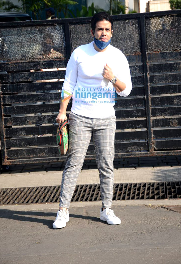 photos akshay kumar kiara advani tusshar kapoor and shabina khan snapped at the kalina airport 7