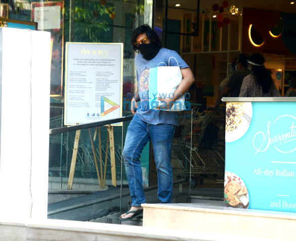 photos ali fazal and richa chadda snapped together at foodhall in khar 2