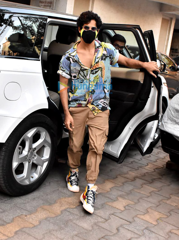 photos ananya panday and ishaan khatter snapped in juhu 2