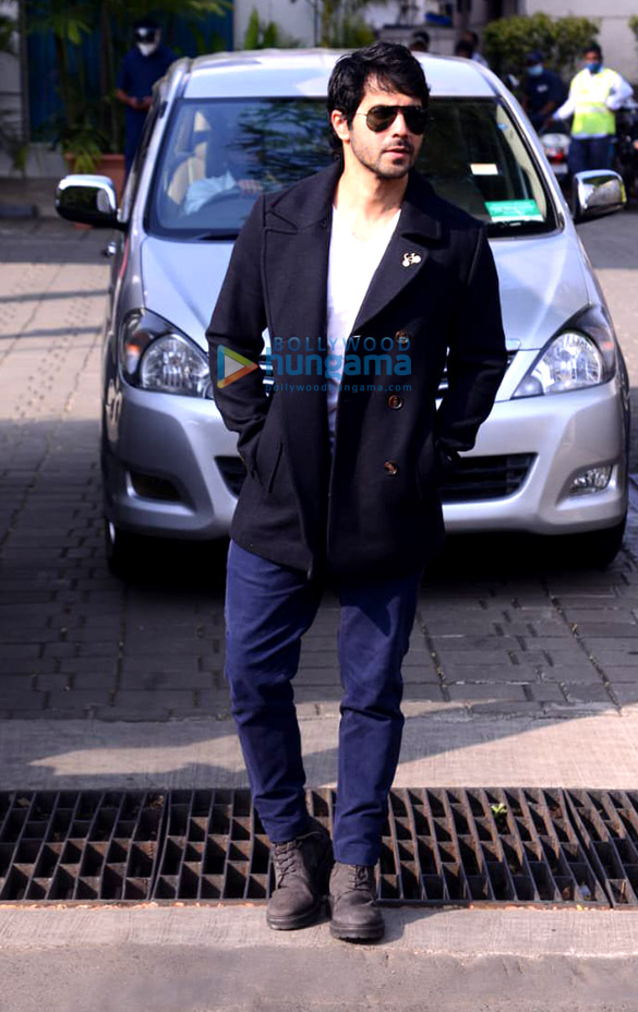 photos anil kapoor neetu singh varun dhawan and kiara advani snapped at the kalina airport 5