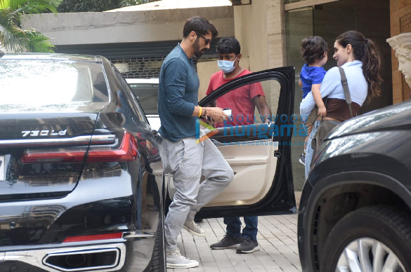 photos arjun rampal snapped with girlfriend gabriella demetriades and his son in bandra 1