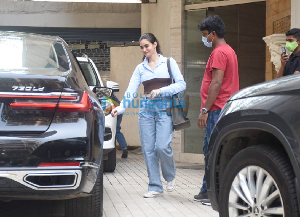 photos arjun rampal snapped with girlfriend gabriella demetriades and his son in bandra 3