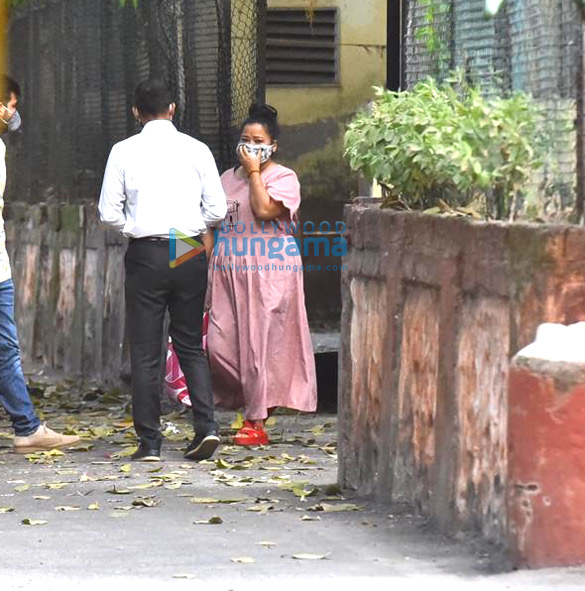 photos bharti singh leaves from judicial custody 4