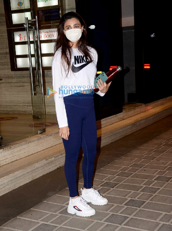 photos daisy shah at the world dance school in lokhandwala today 4