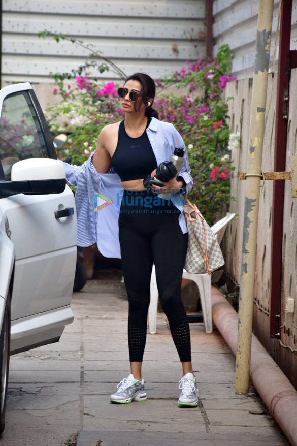 photos daisy shah spotted at gym 2