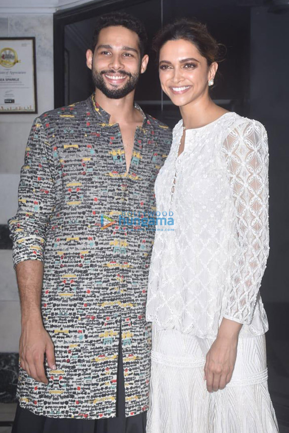 Photos: Deepika Padukone, Ananya Panday, Ishaan Khatter and Shakun Batra snapped at Siddhant Chaturvedi’s house in Juhu Photos: Deepika Padukone, Ananya Panday, Ishaan Khatter and Shakun Batra snapped at Siddhant Chaturvedi’s house in Juhu