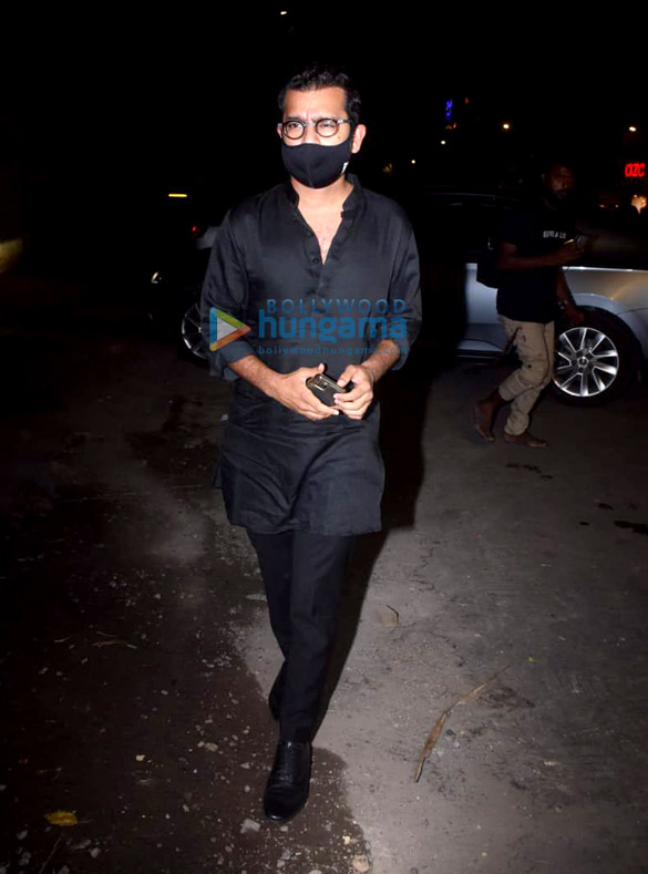 photos deepika padukone ishaan khatter and shakun batra snapped at siddhant chaturvedis house in juhu 1