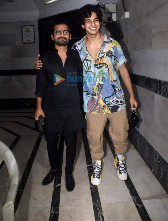 photos deepika padukone ishaan khatter and shakun batra snapped at siddhant chaturvedis house in juhu 2