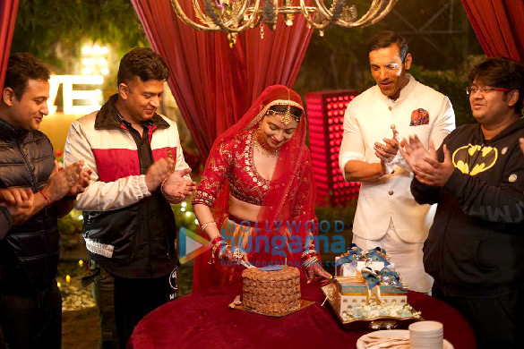 photos divya khosla kumar celebrates her birthday on the sets of satyameva jayate 2 with bhushan kumar john abraham and milap zaveri 2