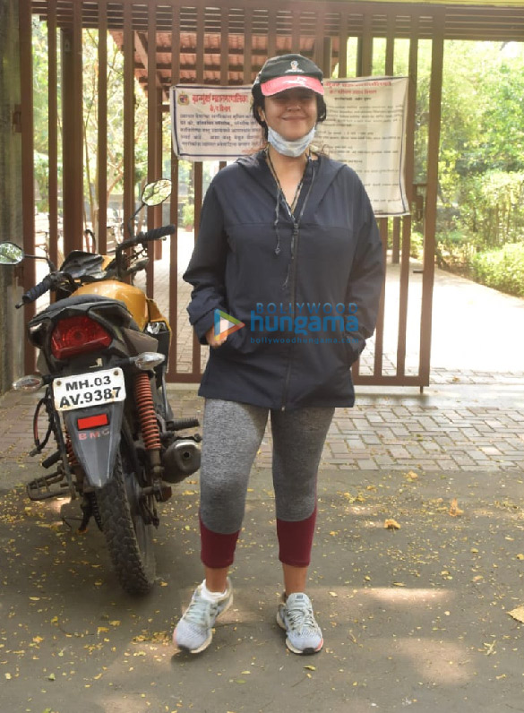 Photos: Ekta Kapoor snapped in Juhu Photos: Ekta Kapoor snapped in Juhu