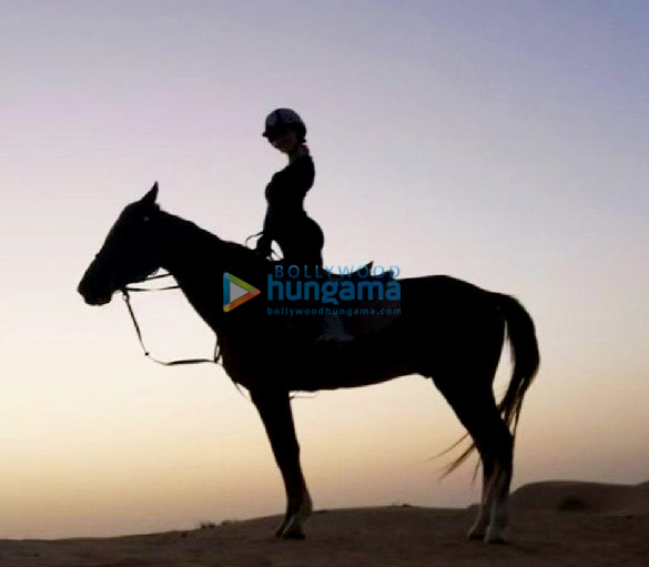 photos elli avrram goes horse riding in dubai 2