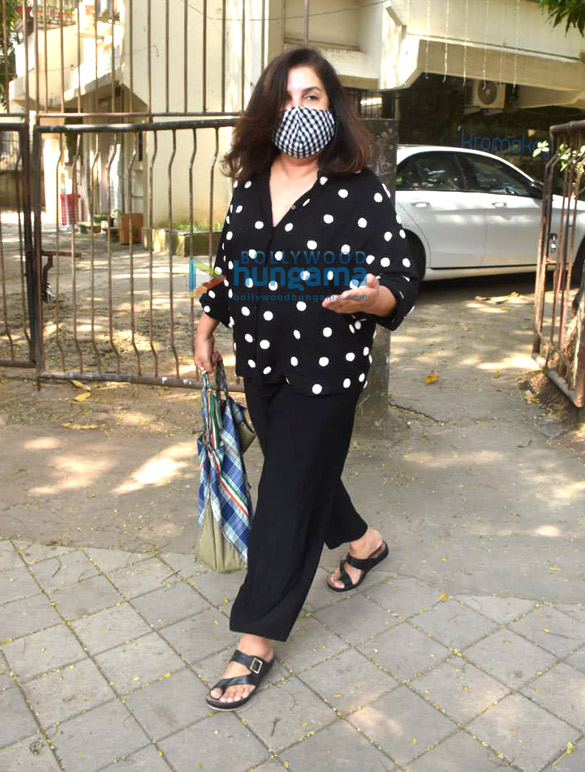 photos farah khan snapped outside a salon in juhu 3