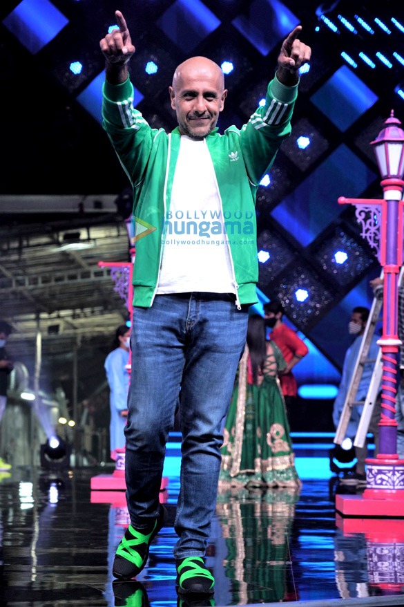 photos himesh reshammiya vishal dadlani host aditya narayan snapped at indias best dancer set 3