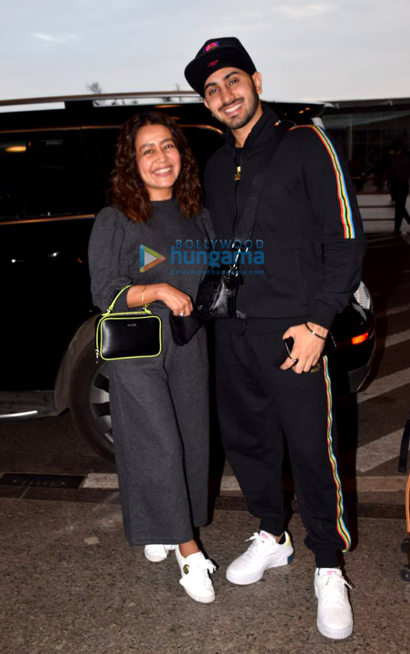 photos hina khan neha kakkar and rohanpreet singh snapped at the airport 2