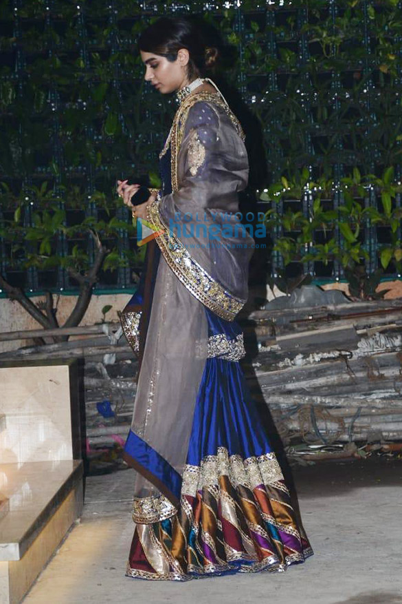 photos janhvi kapoor and khushi kapoor snapped at boney kapoors office 4