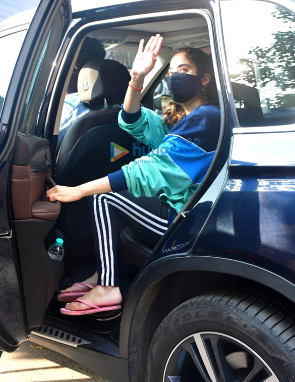 photos janhvi kapoor spotted at pilates 3 2