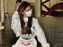 Photos: Kanika Kapoor snapped at Muah salon in Bandra