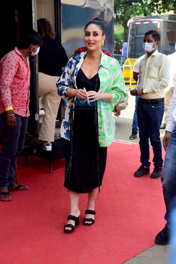 photos kareena kapoor khan and varun dhawan spotted at mehboob studios 6 2
