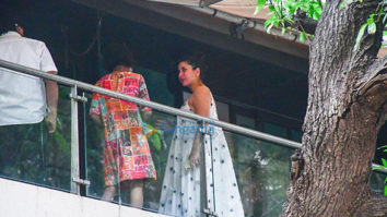 Photos: Kareena Kapoor Khan snapped at her house in Bandra