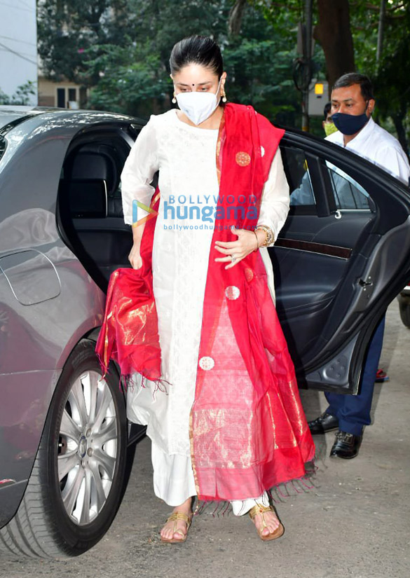 photos kareena kapoor khan spotted in bandra 3 9