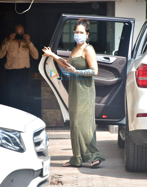 photos kim sharma spotted at clinic 1