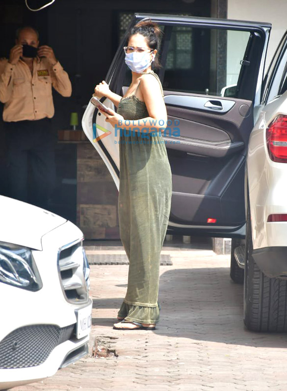 photos kim sharma spotted at clinic 3