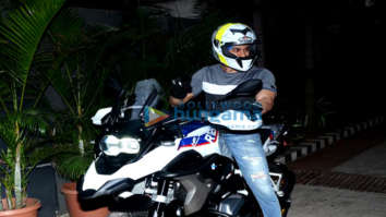 Photos: Kunal Kemmu snapped getting his new bike