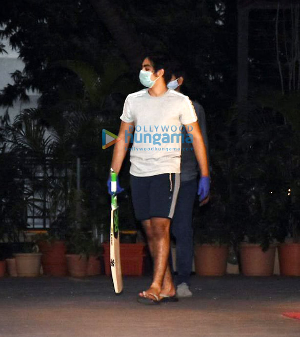 photos malaika arora playing cricket with son arhaan khan in bandra 6