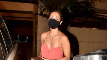 Photos: Malaika Arora spotted at Kareena Kapoor Khan’s house in Bandra