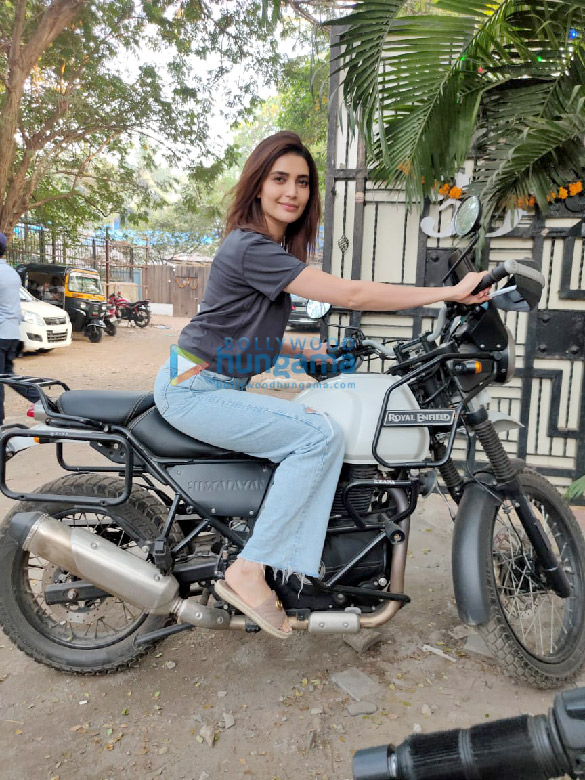photos mukesh chabbra snapped with karishma tanna in mumbai 6