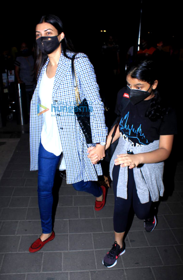 photos nora fatehi and sushmita sen snapped at the airport 4