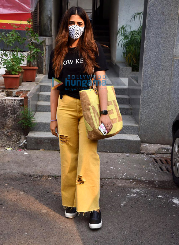 photos nupur sanon snapped in bandra 1