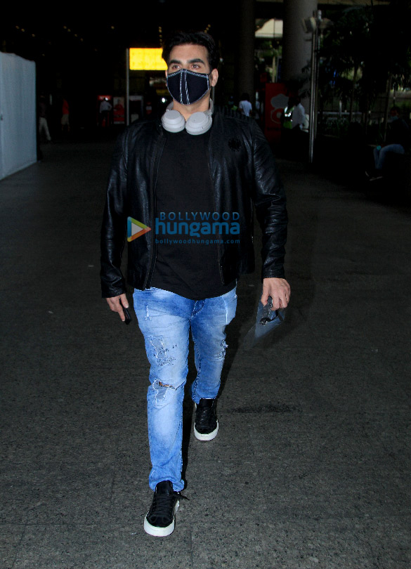 photos nushrat bharucha arbaaz khan and tusshar kapoor snapped at the airport 1