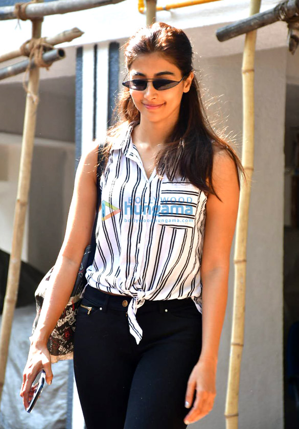 photos pooja hegde spotted in bandra 3 3