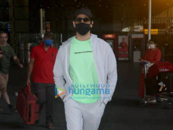 Photos: Ranbir Kapoor and Anupriya Goenka and others snapped at the airport