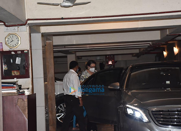 photos randhir kapoor and babita snapped at kareena kapoor khans house in bandra 2