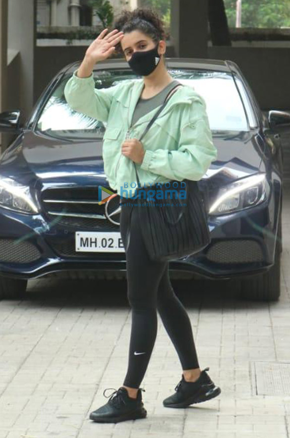 photos sanya malhotra snapped in andheri 3 2