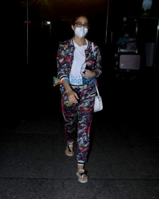 Photos: Sara Ali Khan, Pooja Hegde, Anupriya Goenka and others snapped at the airport