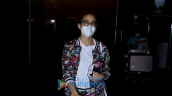 Photos: Sara Ali Khan, Pooja Hegde, Anupriya Goenka and others snapped at the airport