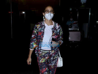 Photos Sara Ali Khan, Pooja Hegde and Karanvir Bohra snapped at the airport
