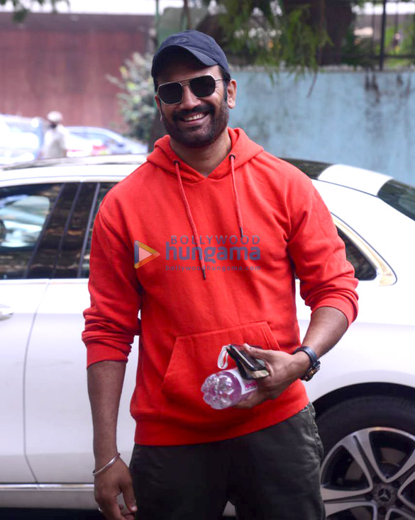 photos sharad kelkar spotted at zee office in andheri 3