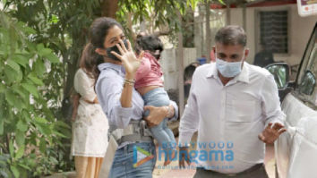 Photos: Shilpa Shetty snapped with her daughter at India Post office in Juhu