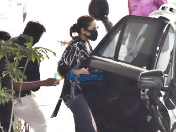 Photos: Sidharth Malhotra and Gauri Khan snapped outside the former's new house in Bandra