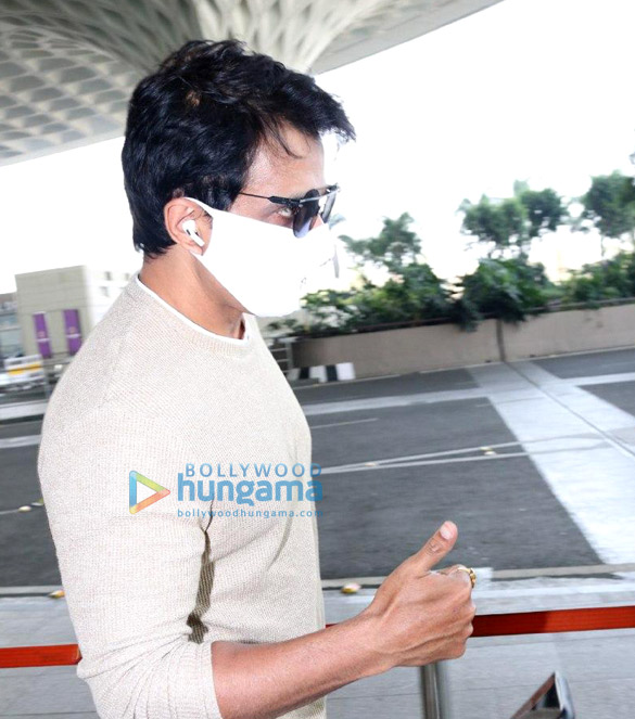 photos sonu sood and shivamani snapped at the airport 1